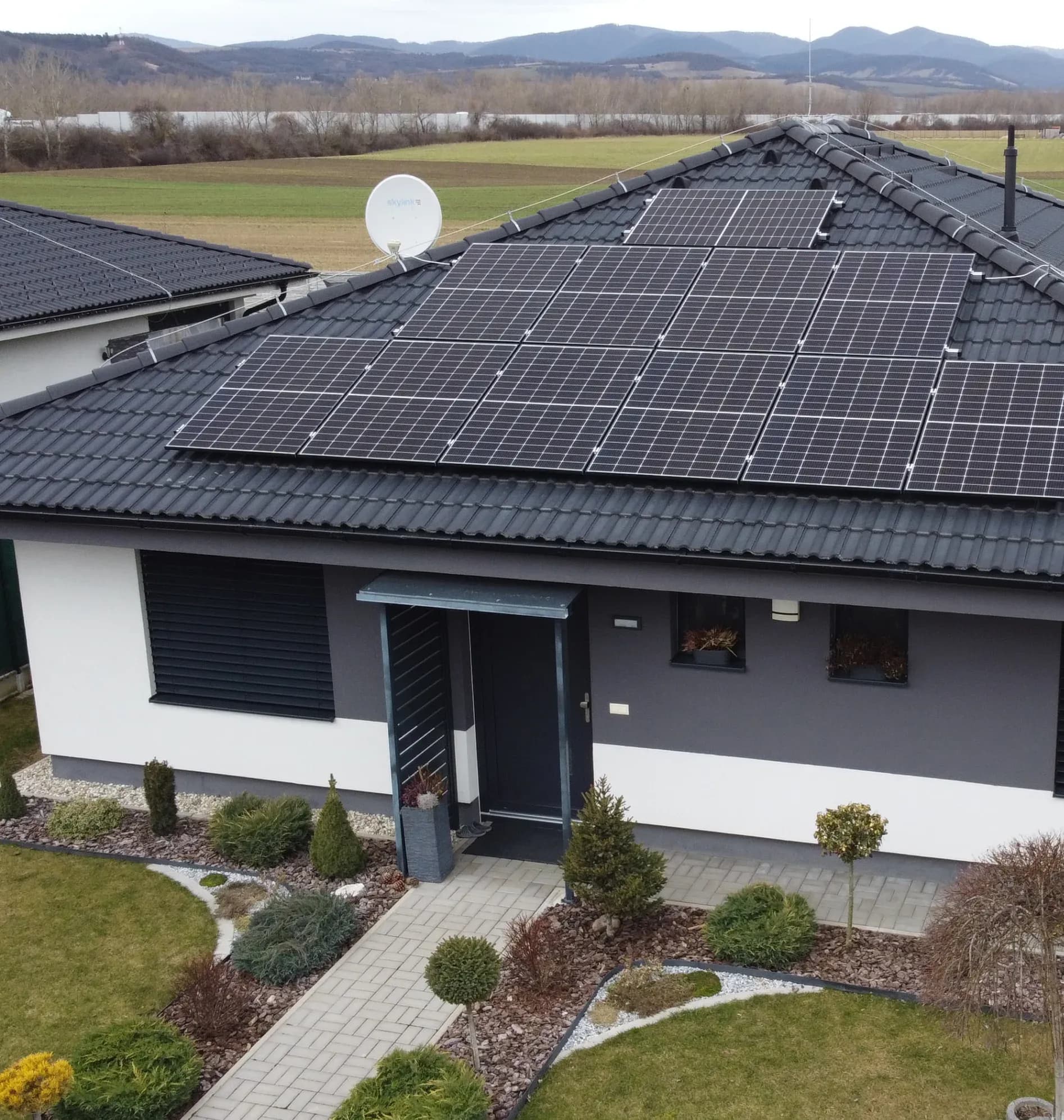 Fotovoltické panely - ilustračný obrázok - realizácia